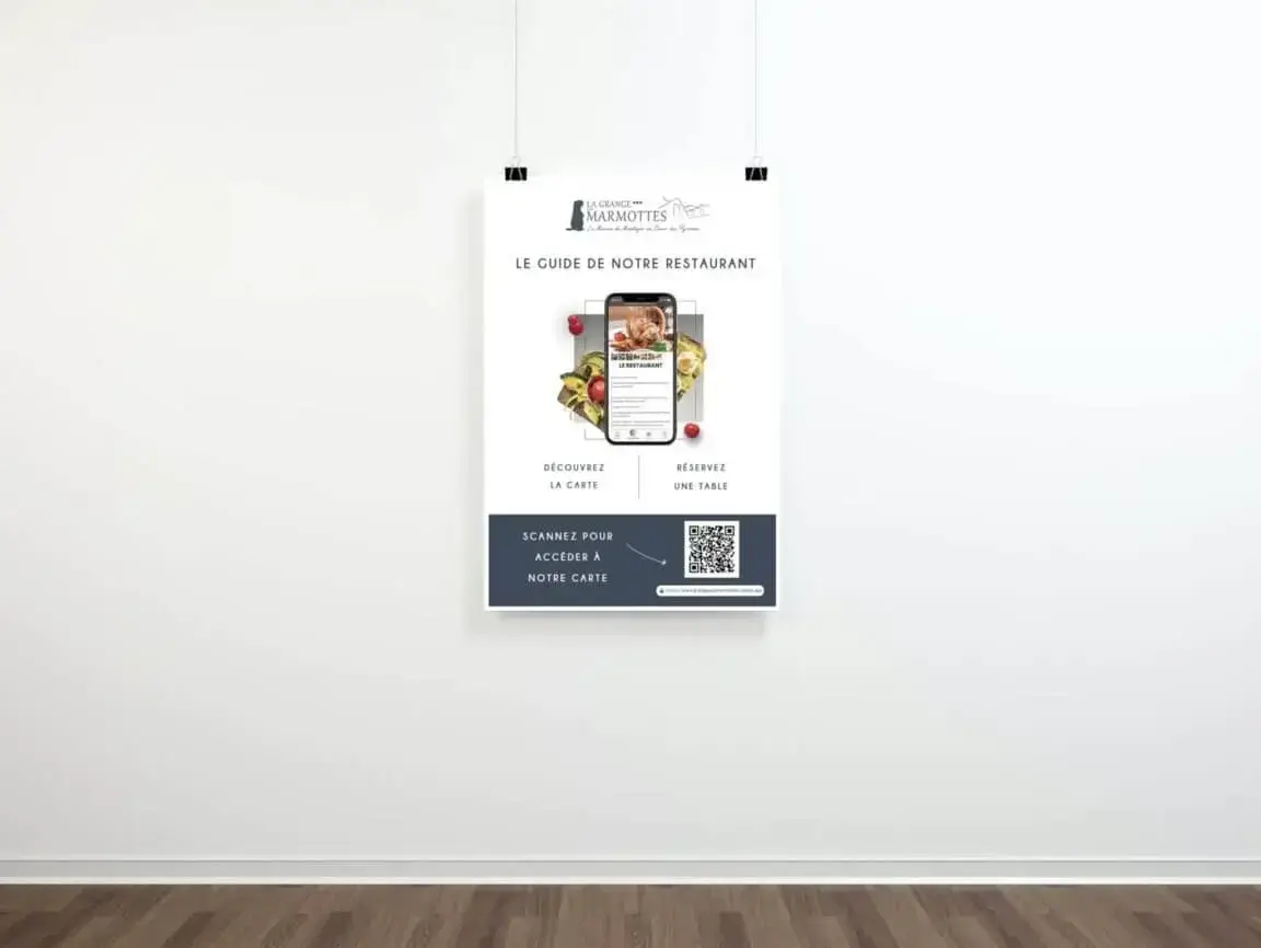 QR code scanné avec un smartphone dans un hôtel